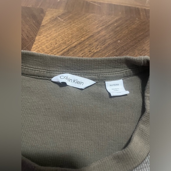 Calvin Klein Crew Neck - Picture 3 of 4